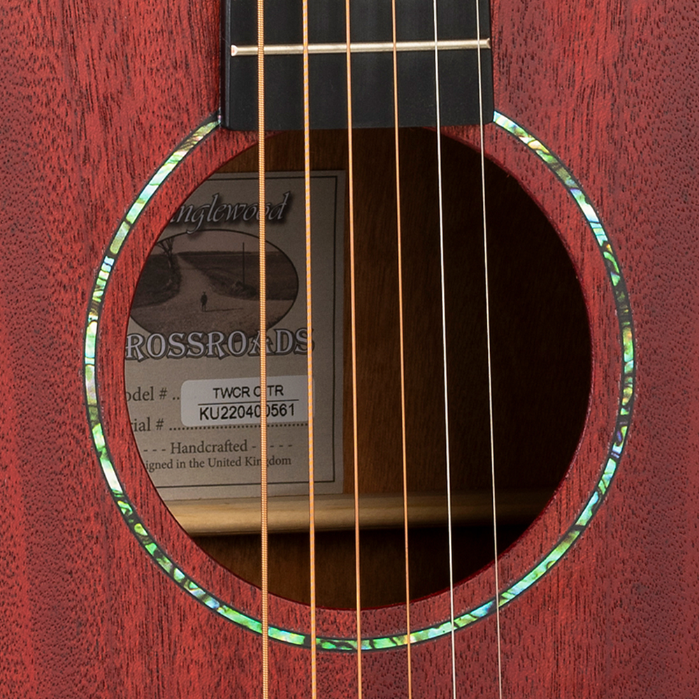 ACOUSTIC GUITAR 